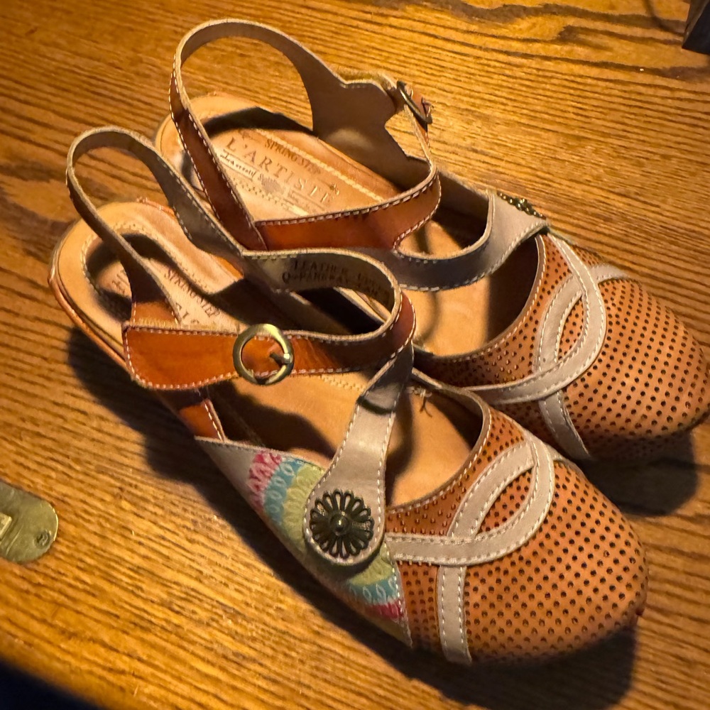 L'ATISTE Parkway Brown and Cream Perforated Sandals size 41